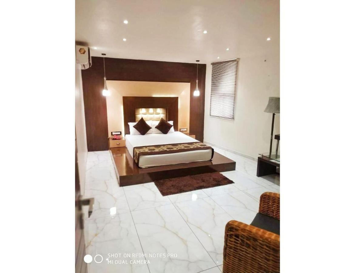 Hotel The Royal, Sehore Esterno foto
