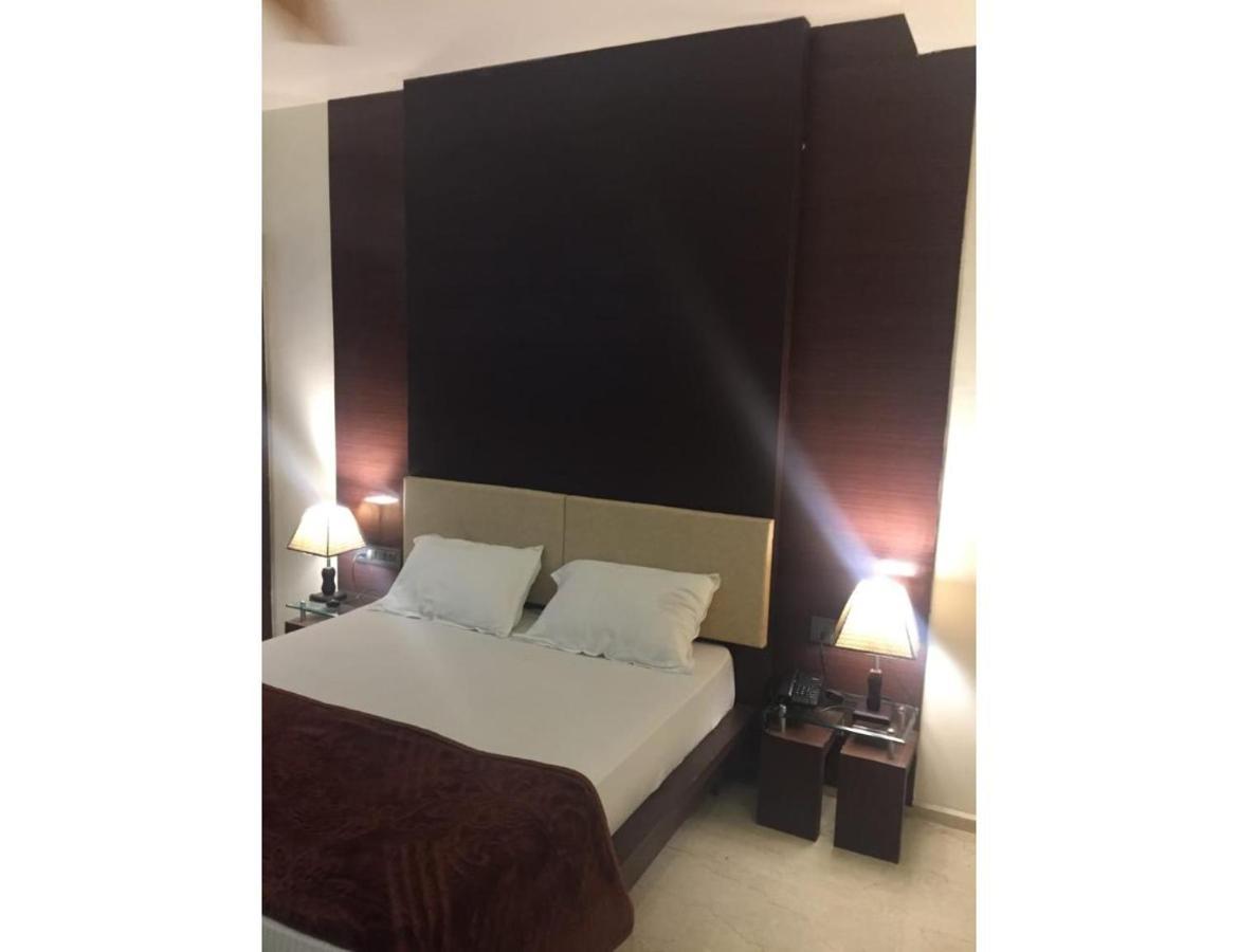 Hotel The Royal, Sehore Esterno foto