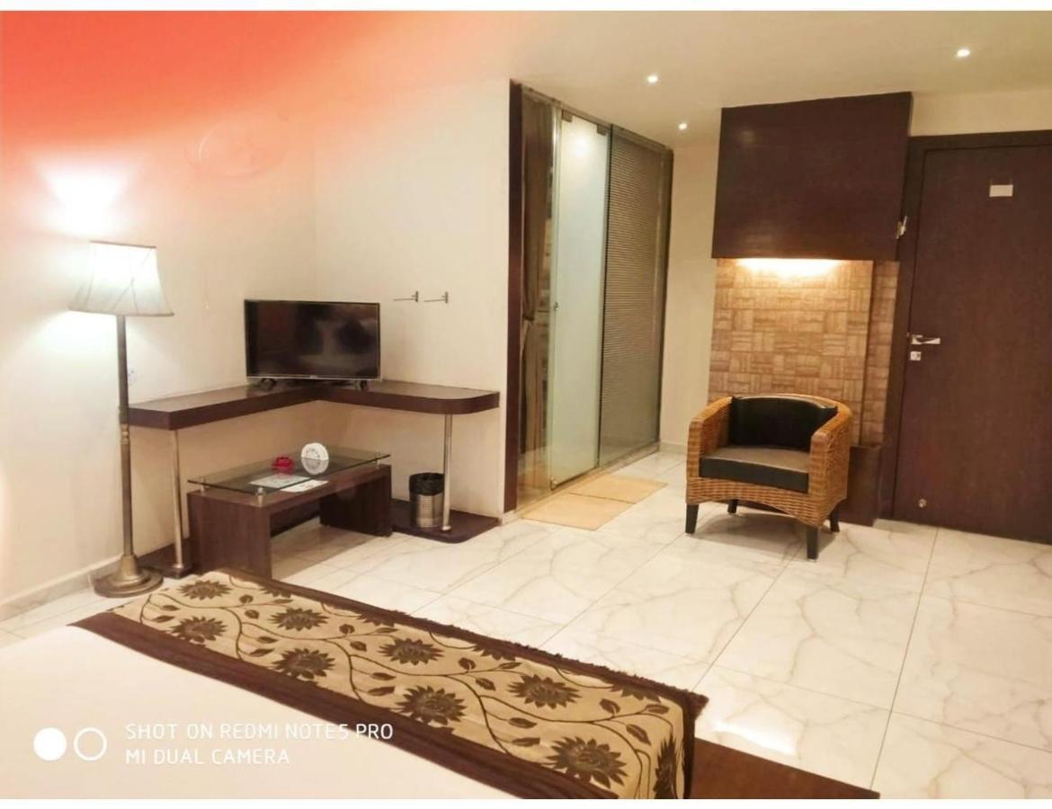 Hotel The Royal, Sehore Esterno foto